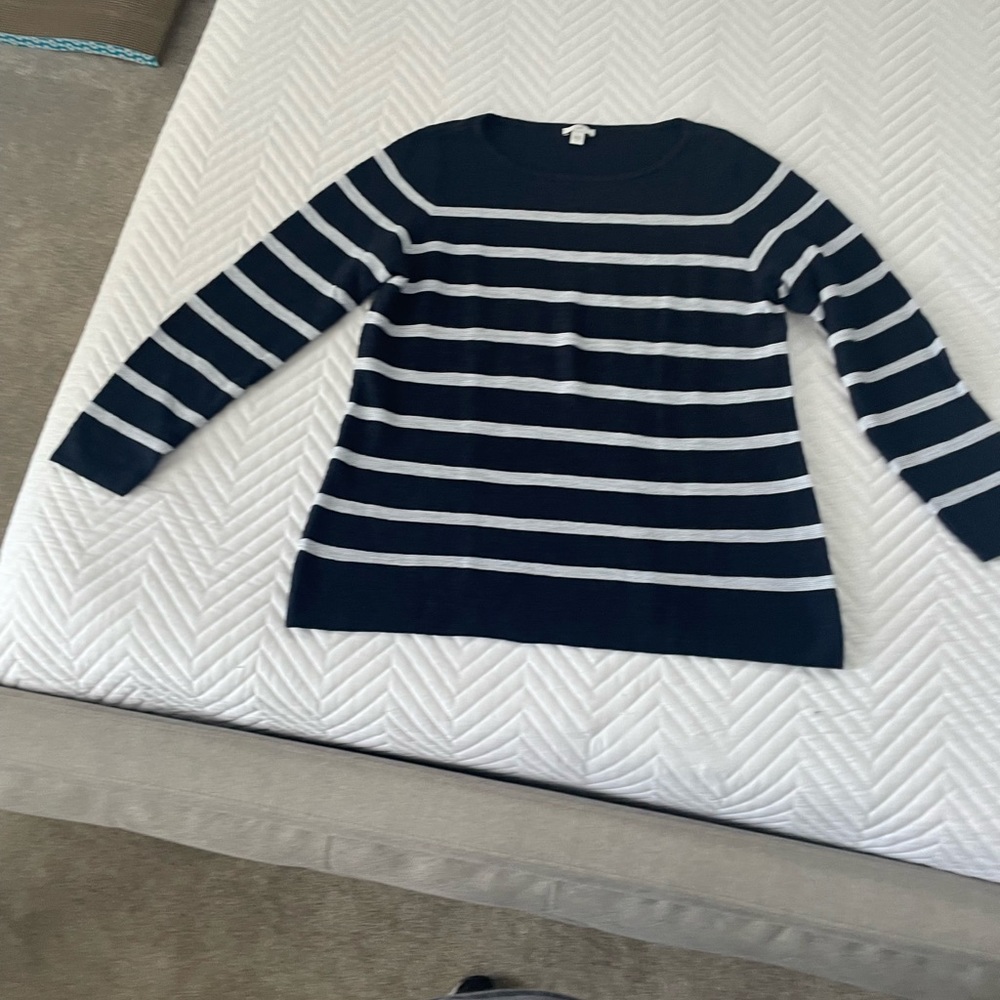 JJill navy/White top Medium